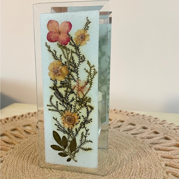 Dried Florals Mirrored Candle Holder w/ Candle - Picture 2 of 5